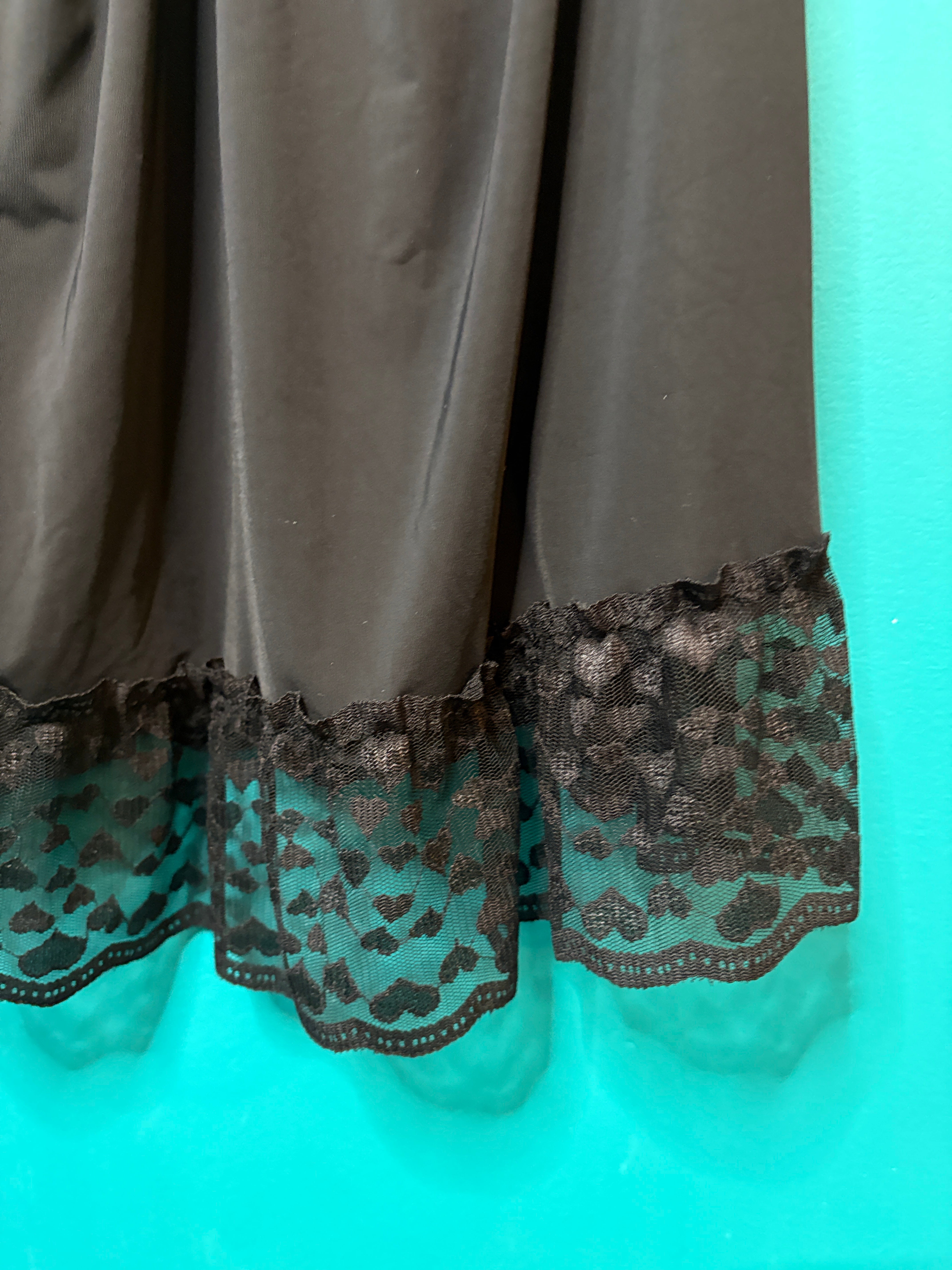 Let Love In Nightdress Black slinky