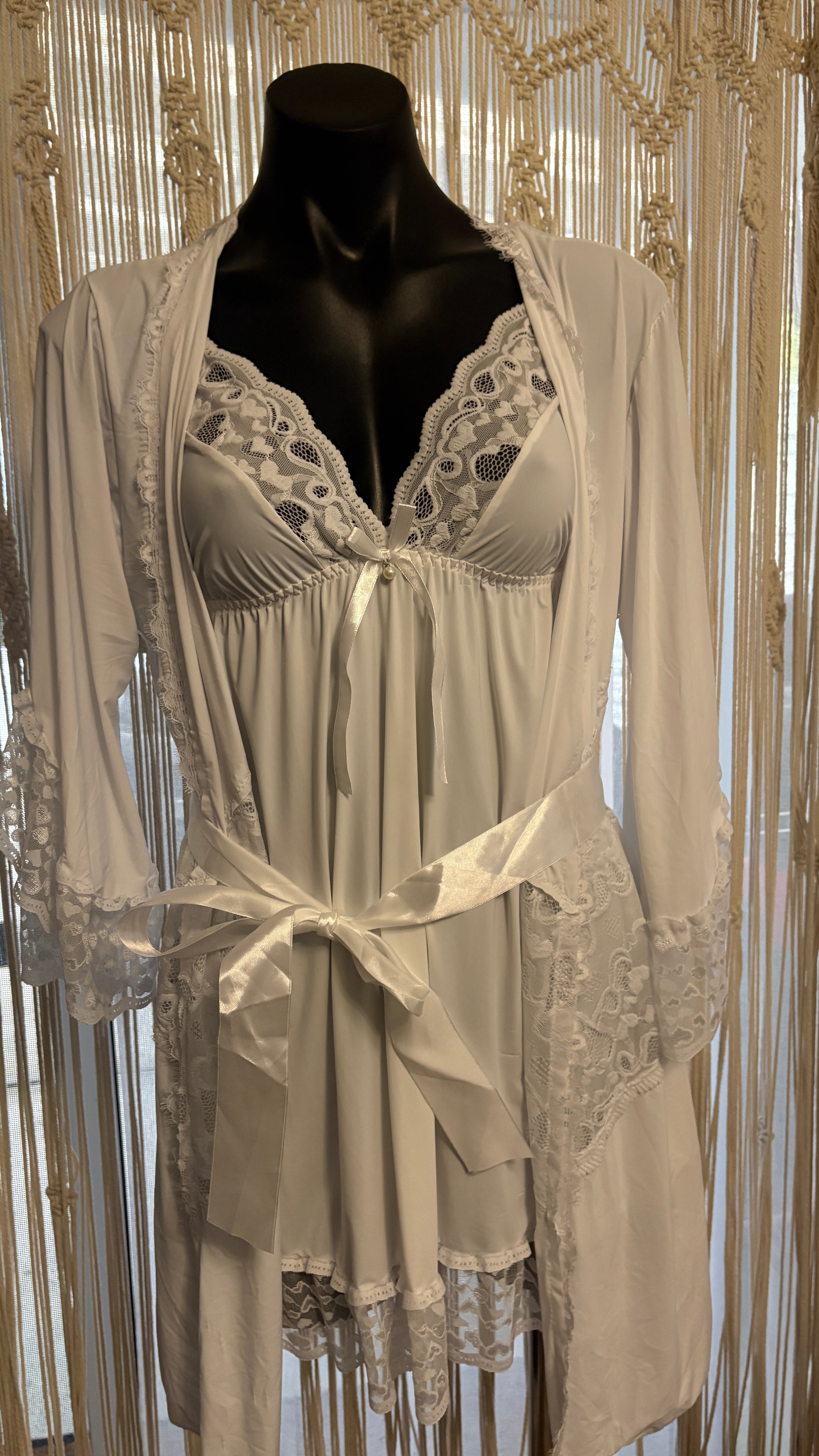 Slinky night slip & matching G . White. Size S $15 - The Blackmarket Lingerie 